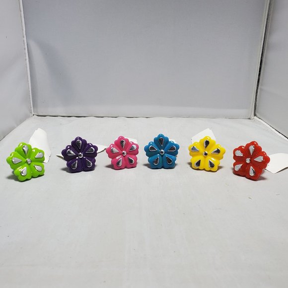 6PC assorted color daisy flower acrylic rings - Picture 3 of 7